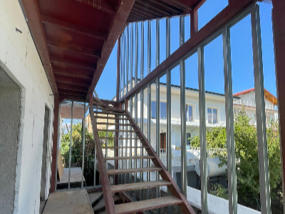 Punim ne fasaden e baneses Punim ne fasaden e baneses